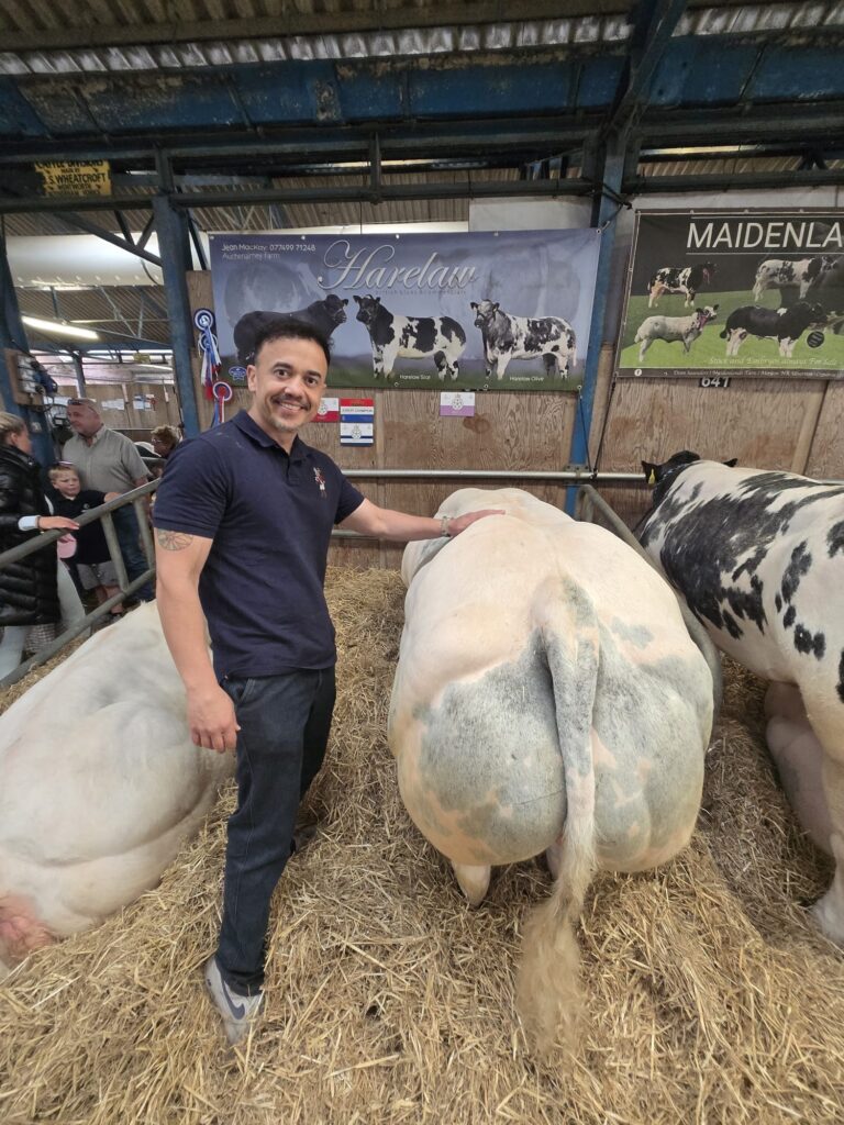 owner of casa rodoizio Eduaro, with some cows at the great yorkshire show.