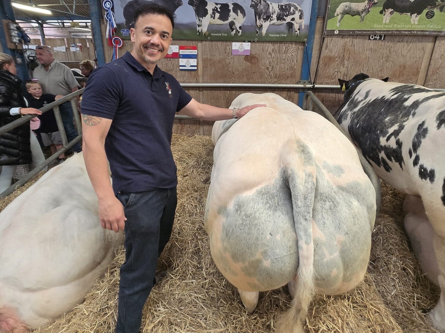 owner of casa rodoizio Eduaro, with some cows at the great yorkshire show.